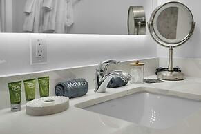 Treetop Retreat Cozy 2 Bedroom in Grove