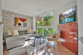 Treetop Retreat Cozy 2 Bedroom in Grove