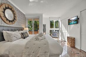 Treetop Retreat Cozy 2 Bedroom in Grove