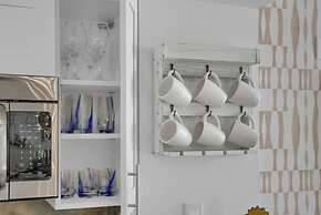 Treetop Retreat Cozy 2 Bedroom in Grove