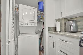 Treetop Retreat Cozy 2 Bedroom in Grove