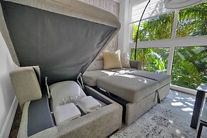 Treetop Retreat Cozy 2 Bedroom in Grove