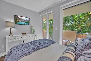 Treetop Retreat Cozy 2 Bedroom in Grove