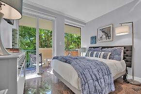 Treetop Retreat Cozy 2 Bedroom in Grove