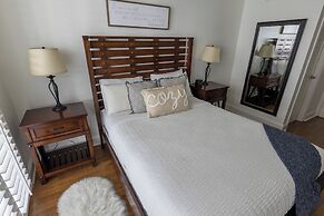 1 Bedroom Steps to Marina and CocoWalk