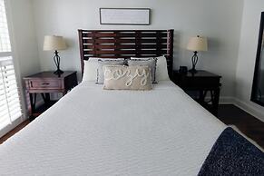 1 Bedroom Steps to Marina and CocoWalk