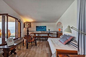 Stunning Sea View Apartment in Camogli