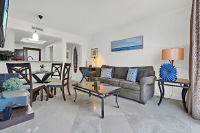 Relaxing Condo with Free Parking