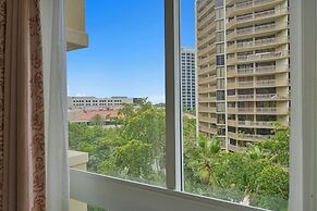 Relaxing Condo with Free Parking