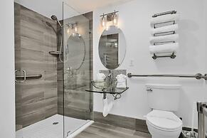 Relaxing Condo with Free Parking