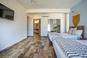 LUXO Villa Acapulco Zona Brisas Guitarrón