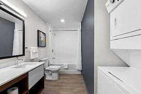 Everhome Suites Glendale Sports Entertainment District