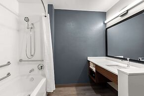 Everhome Suites Glendale Sports Entertainment District