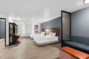 Everhome Suites Glendale Sports Entertainment District