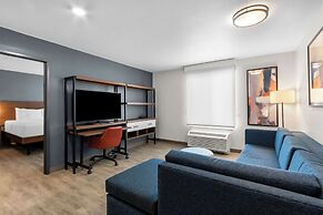 Everhome Suites Glendale Sports Entertainment District