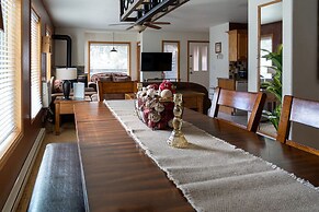 Alpenglow Three Bedroom Two Bath XL A17