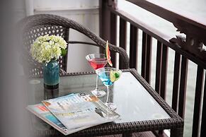 Amanda Cruise on Ha Long Bay