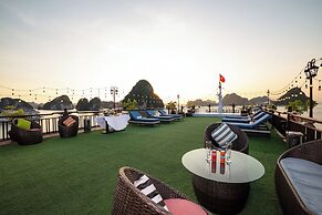 Amanda Cruise on Ha Long Bay