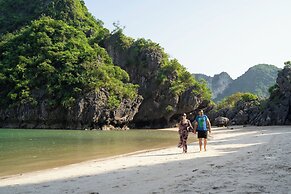 Amanda Cruise on Ha Long Bay