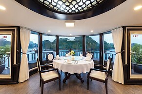 Amanda Cruise on Ha Long Bay