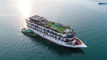 Amanda Cruise on Ha Long Bay