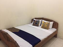 SPOT ON 94042 Homestay Rungkut Syariah