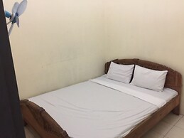 SPOT ON 94042 Homestay Rungkut Syariah