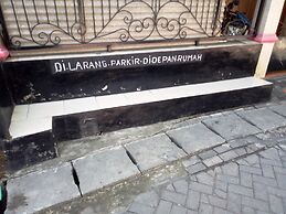 SPOT ON 94042 Homestay Rungkut Syariah