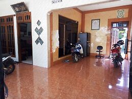 SPOT ON 94042 Homestay Rungkut Syariah