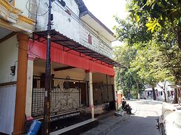 SPOT ON 94042 Homestay Rungkut Syariah