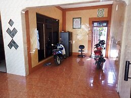 SPOT ON 94042 Homestay Rungkut Syariah