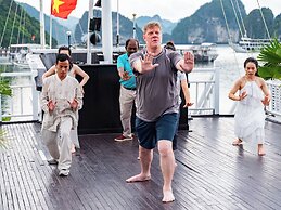 Hera Classic Boutique Cruise Ha Long Bay