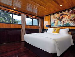 Hera Classic Boutique Cruise Ha Long Bay