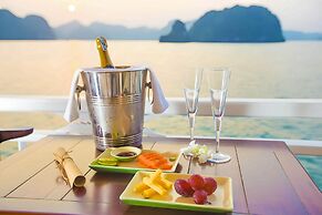 Hera Classic Boutique Cruise Ha Long Bay