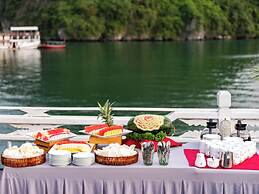 Hera Classic Boutique Cruise Ha Long Bay