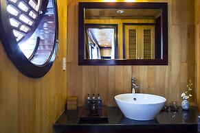 Hera Classic Boutique Cruise Ha Long Bay