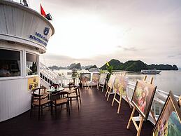 Hera Classic Boutique Cruise Ha Long Bay