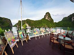 Hera Classic Boutique Cruise Ha Long Bay