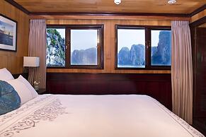 Hera Classic Boutique Cruise Ha Long Bay