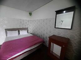 OYO 94022 Guest House Ayomi Syariah