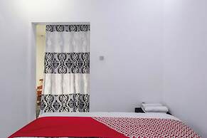 OYO 94049 Pondok Accilia