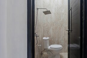 OYO 94049 Pondok Accilia