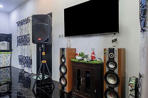 OYO 94049 Pondok Accilia