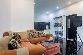 OYO 94049 Pondok Accilia