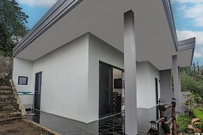 OYO 94049 Pondok Accilia