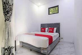 OYO 94049 Pondok Accilia