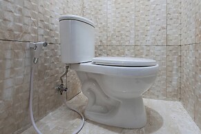 OYO 94049 Pondok Accilia