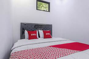 OYO 94049 Pondok Accilia