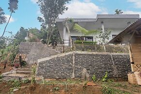 OYO 94049 Pondok Accilia