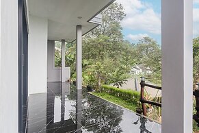 OYO 94049 Pondok Accilia